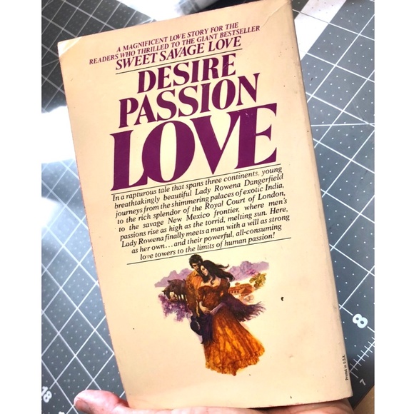 **SOLD***1974 The WILDEST HEART~Rosemary Rogers~Avon PB Romance Novel Book - Picture 6 of 9